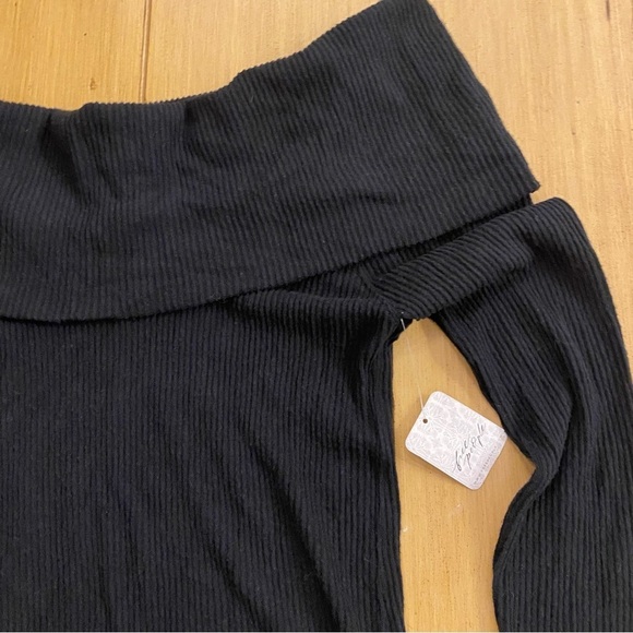 Free People Black Off-Shoulder Soft New Medium Long Sleeve Cozy Sweater - Picture 3 of 12